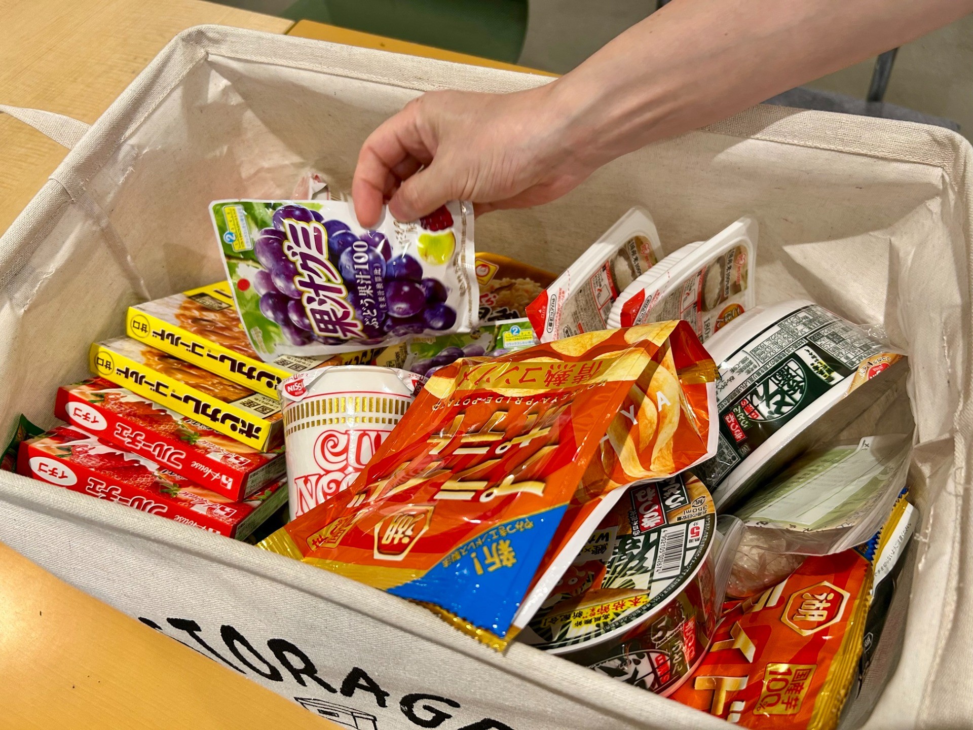 食料支援事業を実施しています